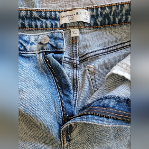 Abercrombie & Fitch Plus Curve Love High Rise Jeans, Size 2 - Picture 4 of 7